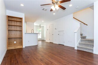 6900 E Riverside Dr in Austin, TX - Building Photo - Building Photo