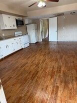 750 Bonham St, Unit 230 in Paris, TX - Building Photo