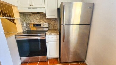 11 Edgewater Dr in Coral Gables, FL - Building Photo - Building Photo