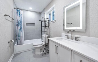 2113 21st Ave N in Texas City, TX - Building Photo - Building Photo