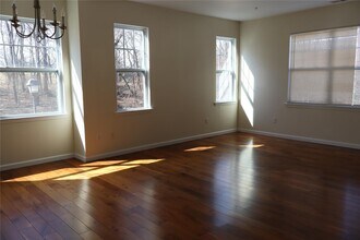 113 Wood Lake Dr in Middletown, NY - Building Photo - Building Photo