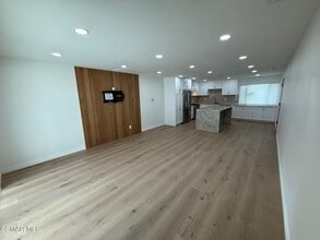 102 W Alta Green in Port Hueneme, CA - Building Photo - Building Photo