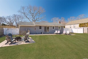 41 Hampton Bays Dr