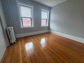 41 Park St, Unit 6 in Brookline, MA - Foto de edificio - Building Photo