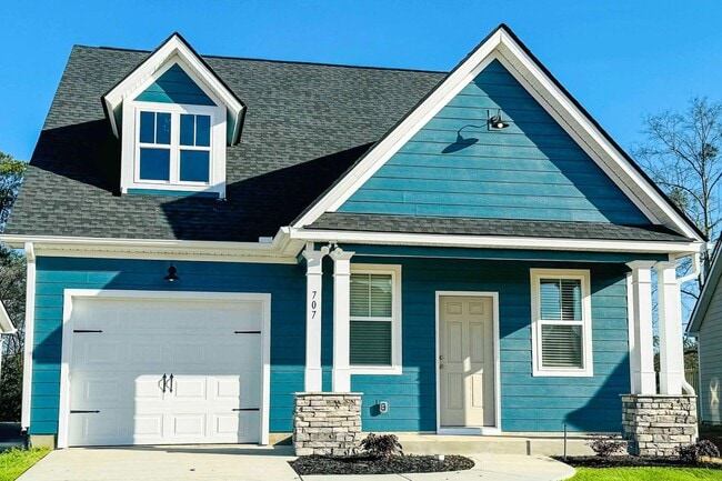 715 Camden Cir