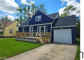 5200 Catherine St in Maple Heights, OH - Building Photo