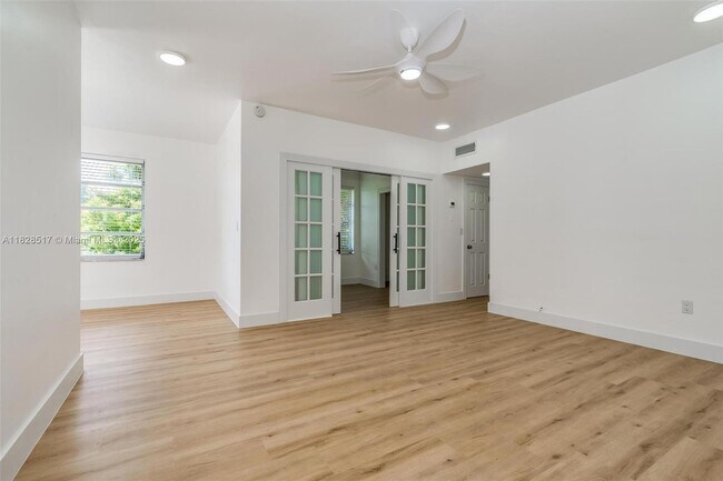 1751 Washington Ave in Miami Beach, FL - Building Photo - Building Photo