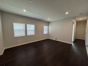 374 41st St, Unit 2 in Oakland, CA - Foto de edificio - Building Photo
