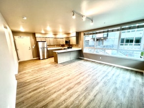 2330 Yakima Ct in Tacoma, WA - Building Photo - Building Photo