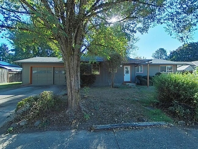 3435 NE Canterbury Cir
