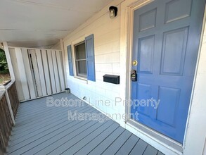301 Vivian St in Cherryville, NC - Foto de edificio - Building Photo
