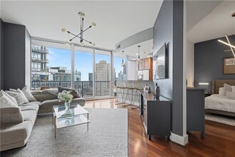 1080 Peachtree St NE in Atlanta, GA - Foto de edificio - Building Photo