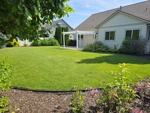 3253 W Magistrate Loop in Hayden, ID - Foto de edificio - Building Photo