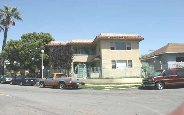 1210 Chestnut Ave in Long Beach, CA - Foto de edificio