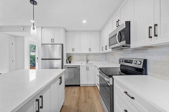 885 Somerset St W in Ottawa, ON - Building Photo - Building Photo