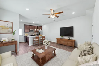 810 S Walters in San Antonio, TX - Foto de edificio - Building Photo