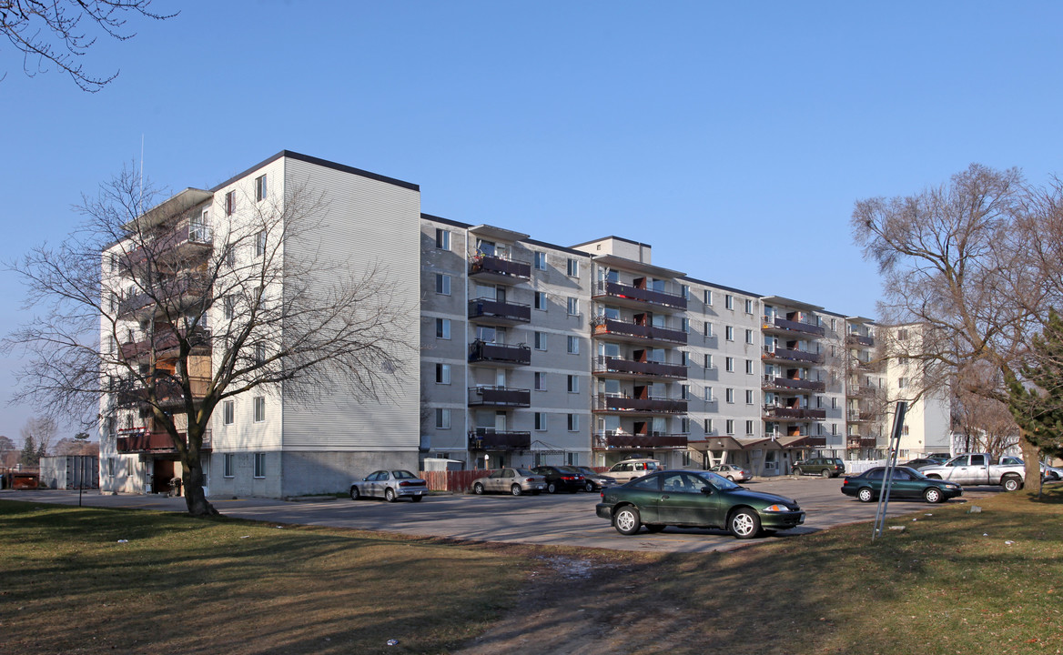 Glen Suites in Oshawa, ON - Building Photo