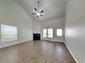 6434 Tea Tree Dr in Katy, TX - Foto de edificio - Building Photo