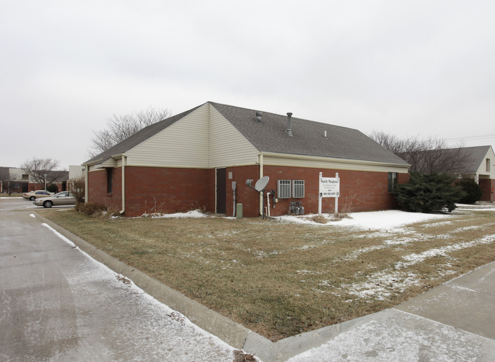 North Meadows in Waverly, NE - Foto de edificio