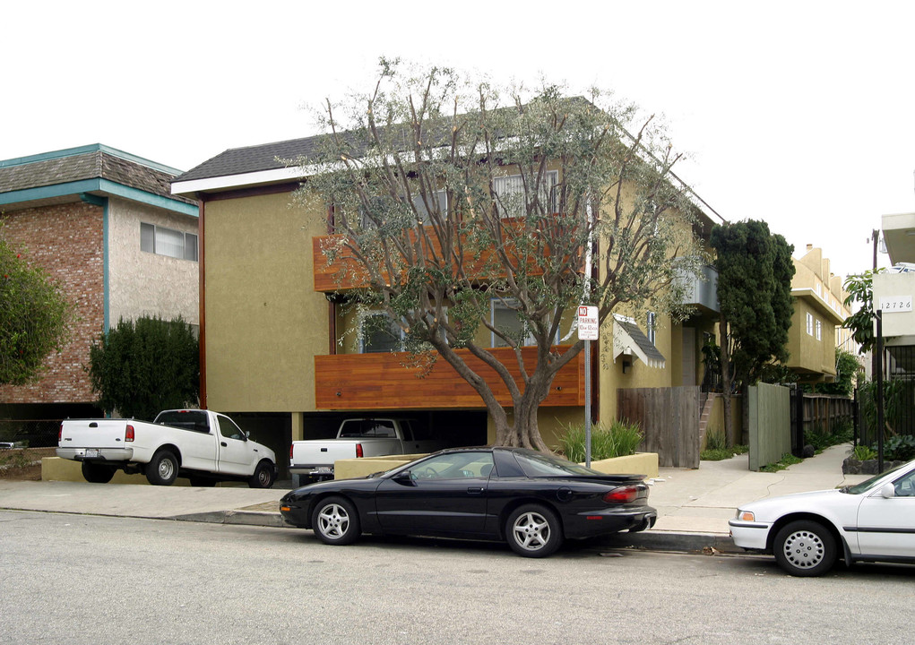 12724 Caswell Ave in Los Angeles, CA - Building Photo