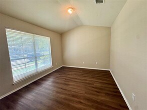 664 Hogan in Kyle, TX - Building Photo - Building Photo
