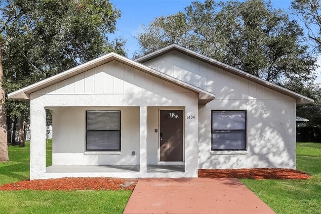 1404 E Laura St