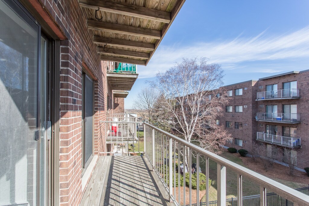 Carlyle House Apartments Revere, MA Apartments