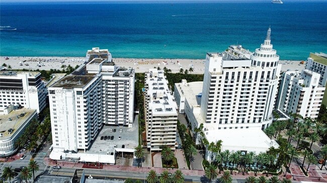 1621 Collins Ave in Miami Beach, FL - Building Photo - Building Photo