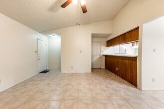 818 Sirocco Dr in Austin, TX - Building Photo - Building Photo