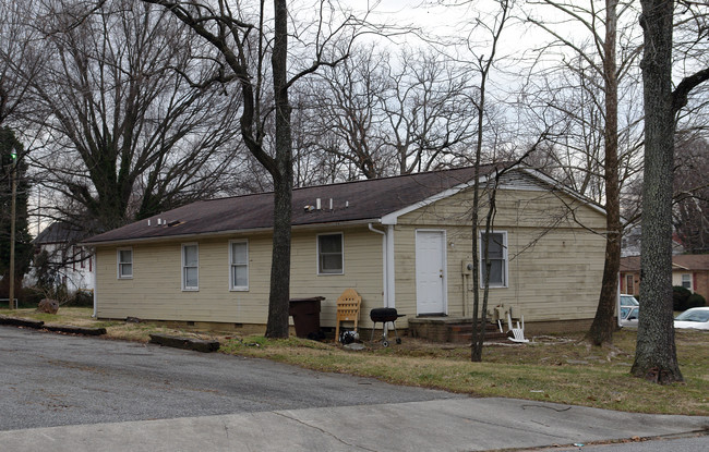 819-823 Gregory St in Greensboro, NC - Foto de edificio - Building Photo