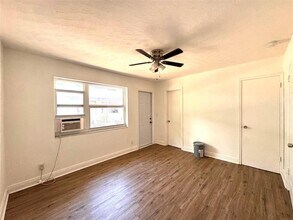 921 NE 17th Ave, Unit 4 in Fort Lauderdale, FL - Building Photo - Building Photo