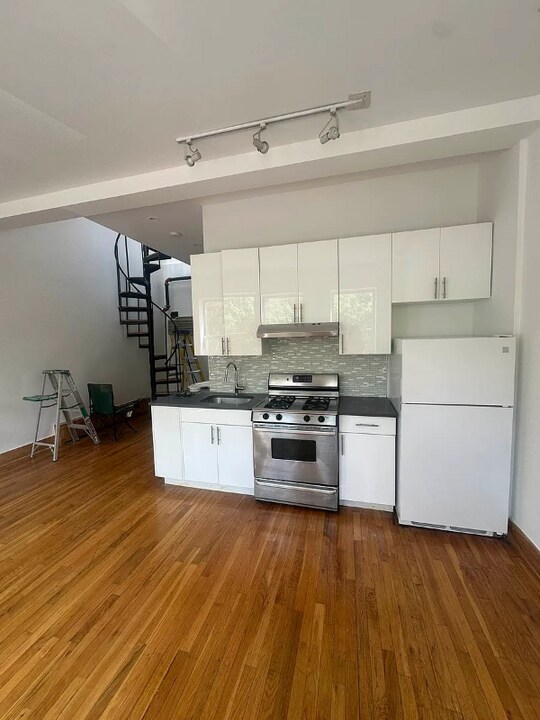 477 St Marks Pl in Staten Island, NY - Building Photo