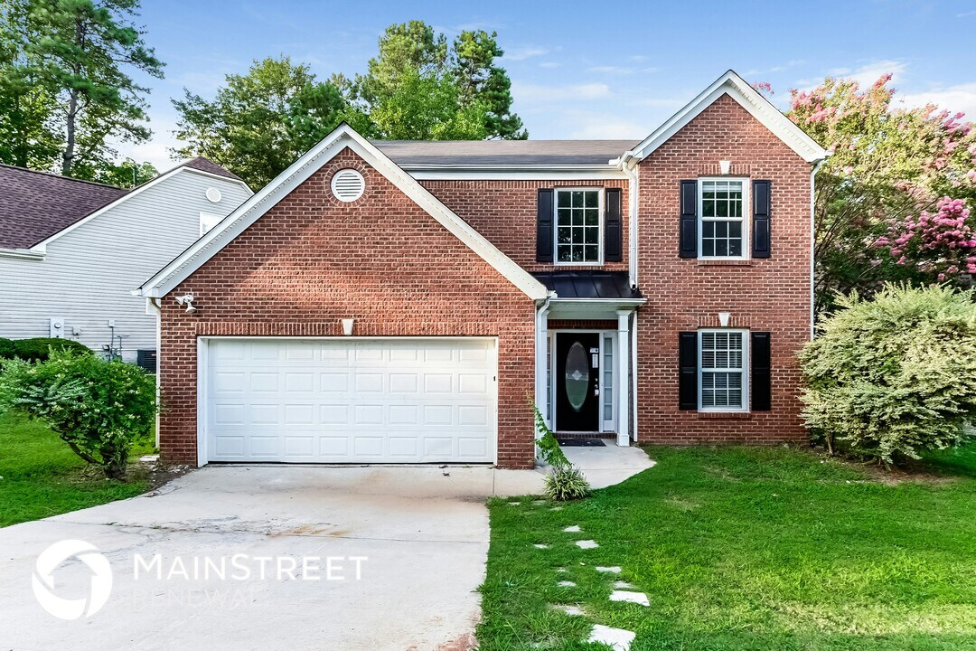 2520 Lake Royale Dr in Riverdale, GA - Building Photo