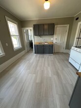 919 E Clarke St, Unit 4 in Milwaukee, WI - Foto de edificio - Building Photo