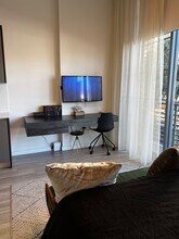 109 NW 24th St, Unit S2 in Miami, FL - Foto de edificio - Building Photo