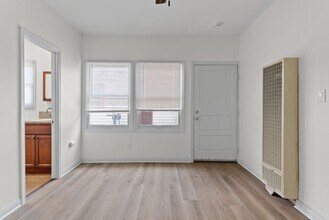 526 Magnolia Ave in Long Beach, CA - Building Photo - Building Photo