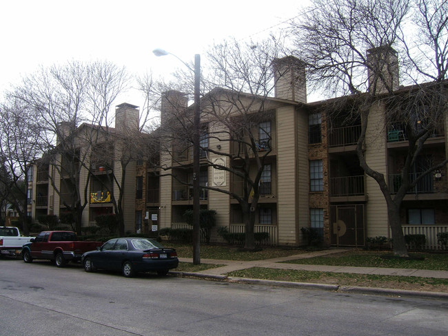 Bennett Place Apartments in Dallas, TX - Building Photo - Building Photo