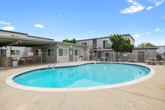 Anniversary Apartments in El Cajon, CA - Foto de edificio - Building Photo