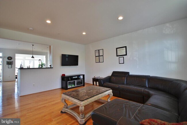 10736 Enfield Dr in Ellicott City, MD - Building Photo - Building Photo