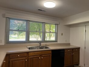 95 Hicock Dr in Southbury, CT - Building Photo - Building Photo