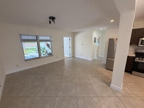 2018 NE 14th Ct, Unit 2018 in Fort Lauderdale, FL - Foto de edificio - Building Photo