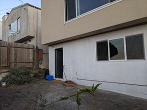 182 Ardendale Dr, Unit Furnished studio with view in Daly City, CA - Foto de edificio - Building Photo