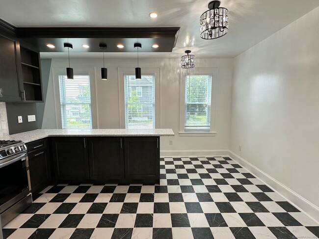 433 Ridgefield Ave in Bridgeport, CT - Building Photo - Building Photo