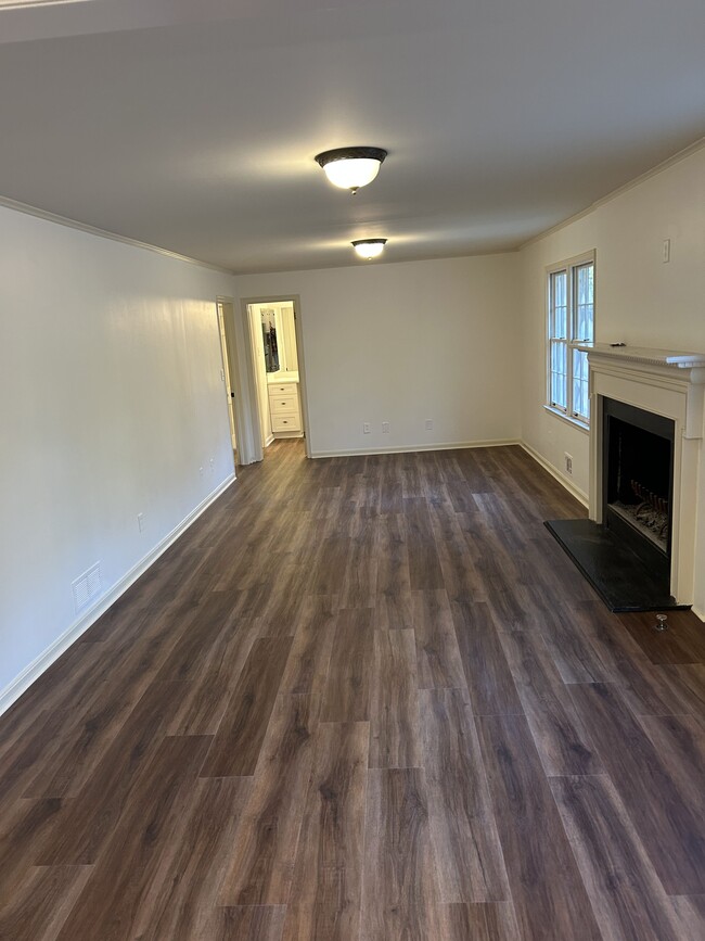 6035 Riverside Dr in Atlanta, GA - Building Photo - Building Photo