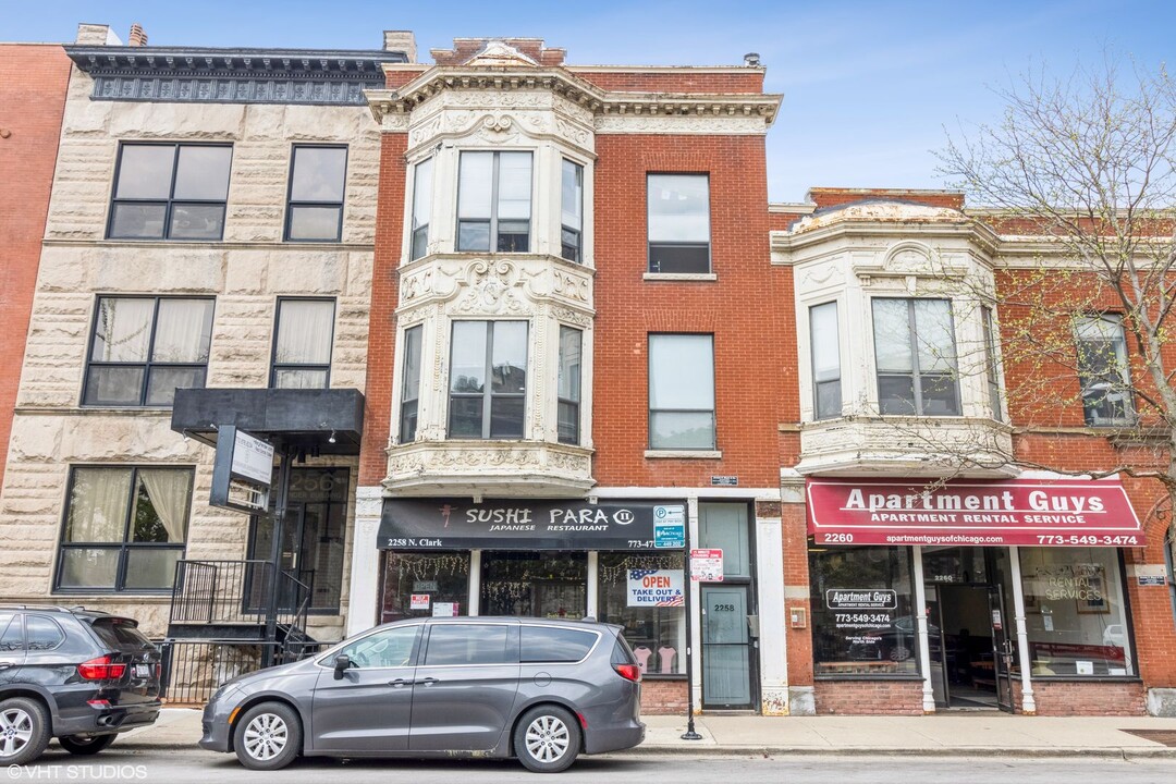 2258 N Clark St, Unit 2 in Chicago, IL - Building Photo