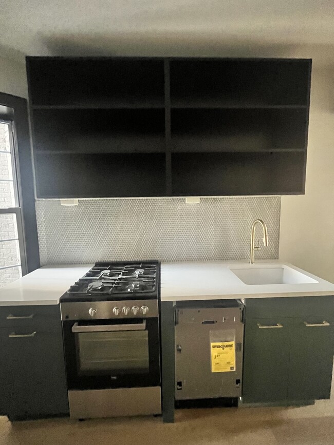 46 Van Wagenen Ave, Unit 2R