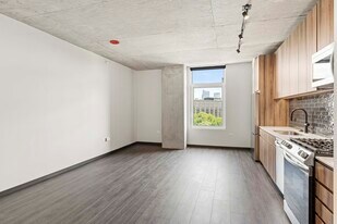 154 N Ashland Ave in Chicago, IL - Building Photo