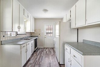 3001 Rust Ave in Texas City, TX - Building Photo - Building Photo