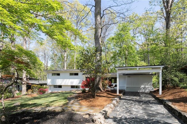 1690 Cotswold Dr NE in Atlanta, GA - Building Photo - Building Photo