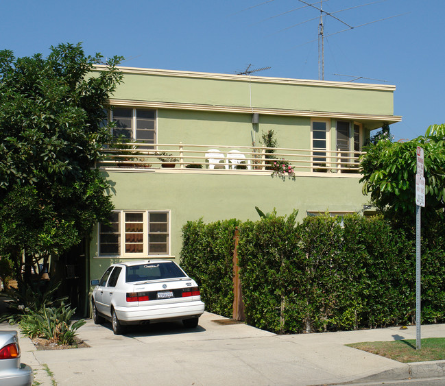 839 N Alfred St in West Hollywood, CA - Building Photo - Building Photo